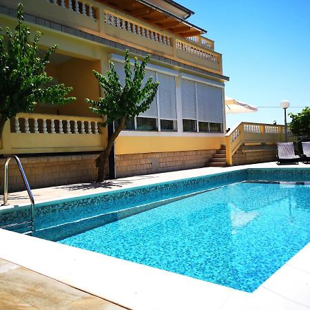 Apartments With A Swimming Pool Banjol, Rab - 11382 Екстериор снимка