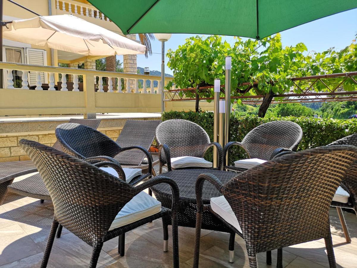 Apartments With A Swimming Pool Banjol, Rab - 11382 Екстериор снимка