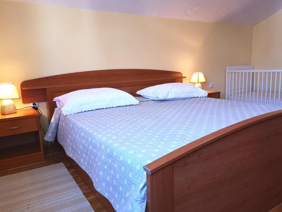 Apartments With A Swimming Pool Banjol, Rab - 11382 Екстериор снимка