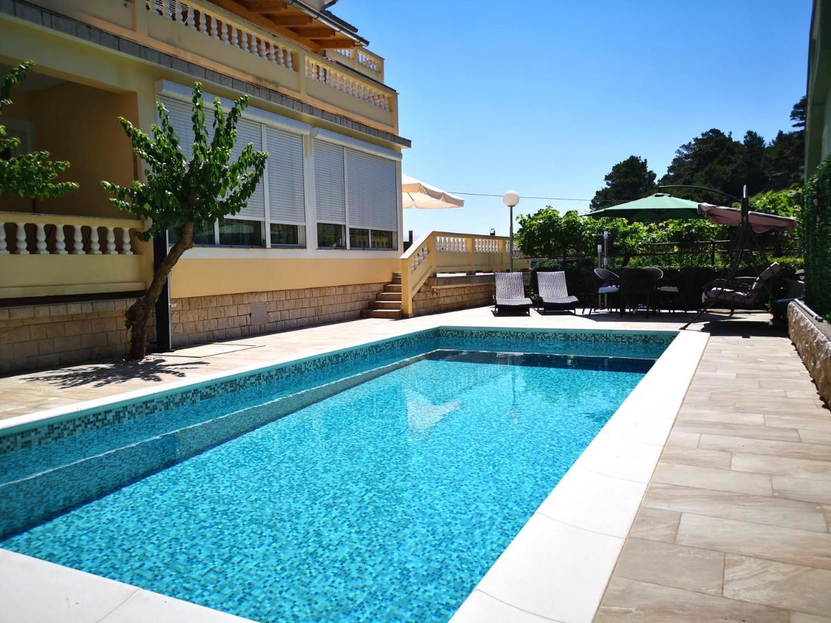 Apartments With A Swimming Pool Banjol, Rab - 11382 Екстериор снимка