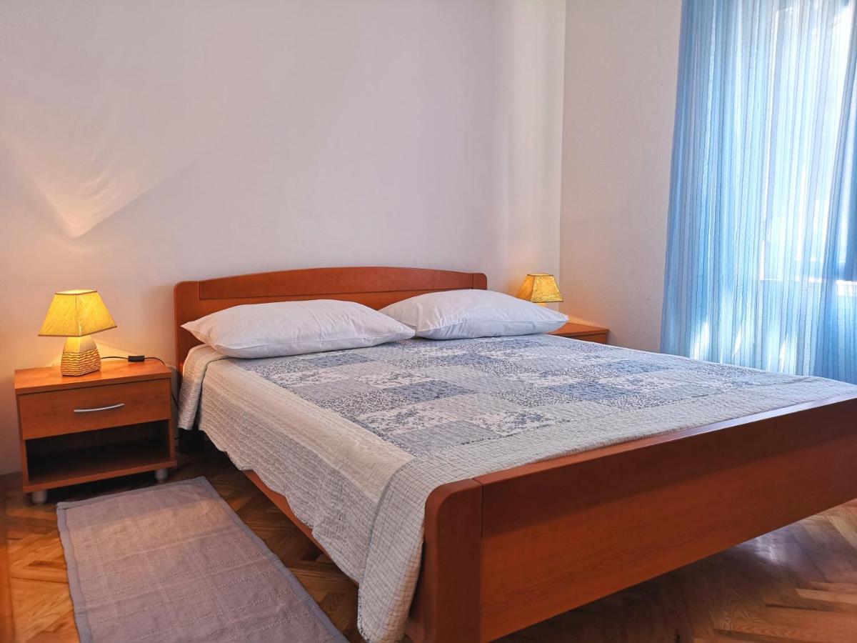 Apartments With A Swimming Pool Banjol, Rab - 11382 Екстериор снимка