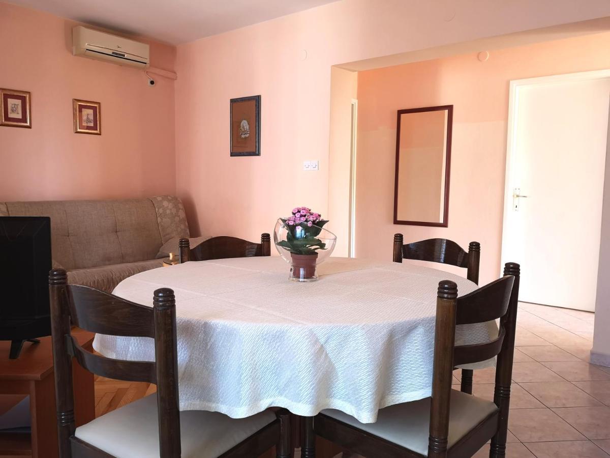 Apartments With A Swimming Pool Banjol, Rab - 11382 Екстериор снимка