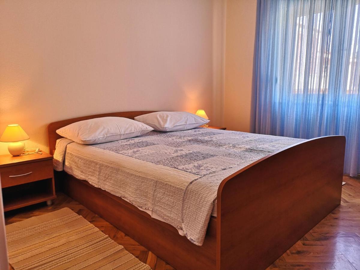 Apartments With A Swimming Pool Banjol, Rab - 11382 Екстериор снимка