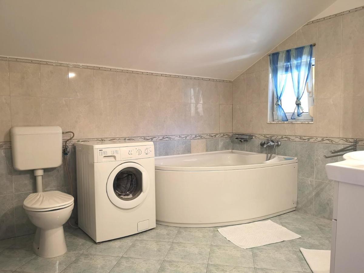 Apartments With A Swimming Pool Banjol, Rab - 11382 Екстериор снимка