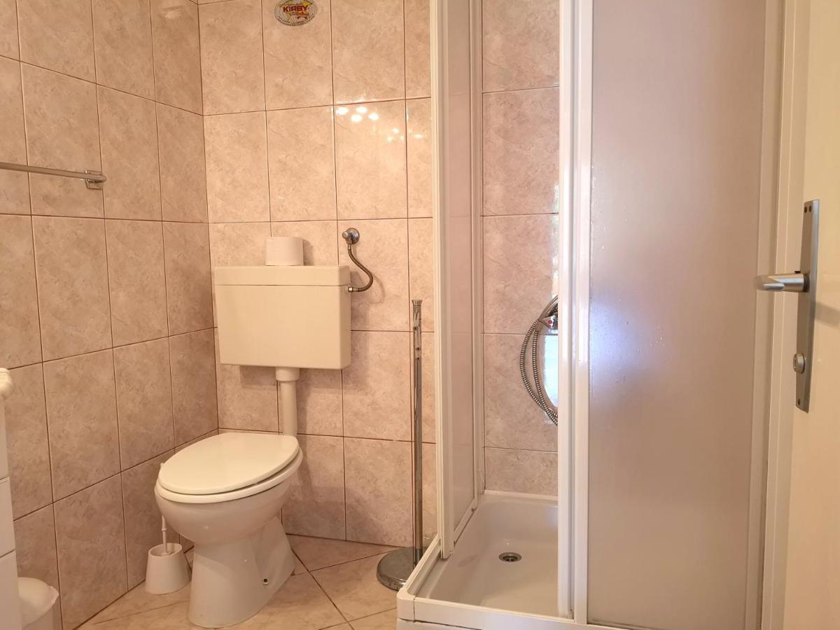 Apartments With A Swimming Pool Banjol, Rab - 11382 Екстериор снимка