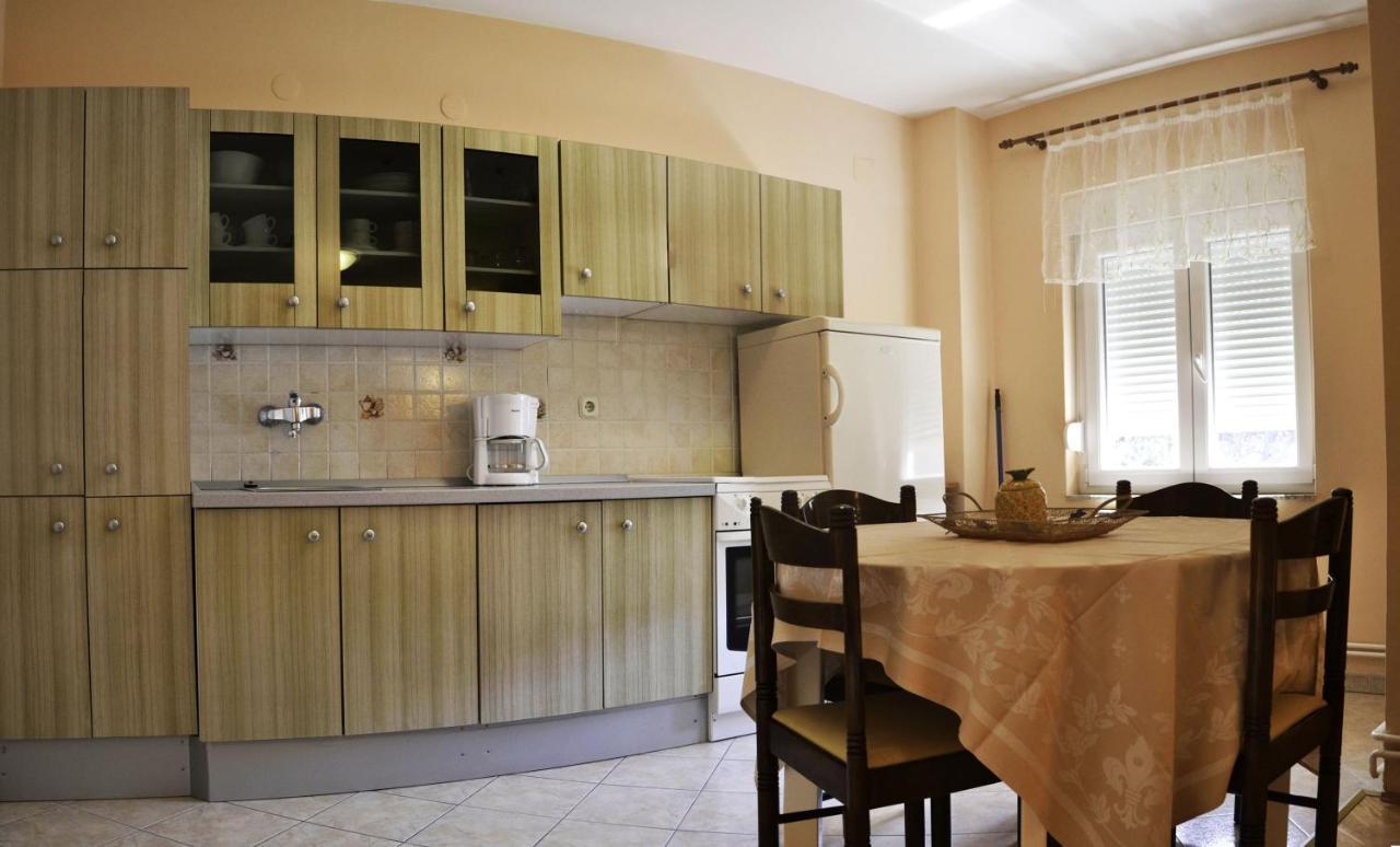 Apartments With A Swimming Pool Banjol, Rab - 11382 Екстериор снимка
