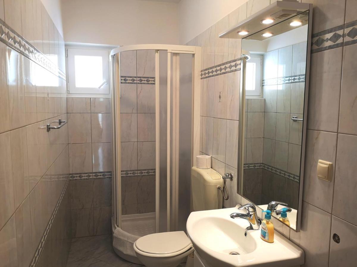 Apartments With A Swimming Pool Banjol, Rab - 11382 Екстериор снимка