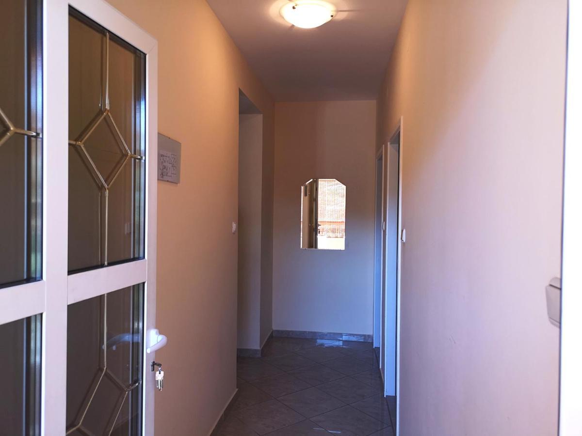 Apartments With A Swimming Pool Banjol, Rab - 11382 Екстериор снимка