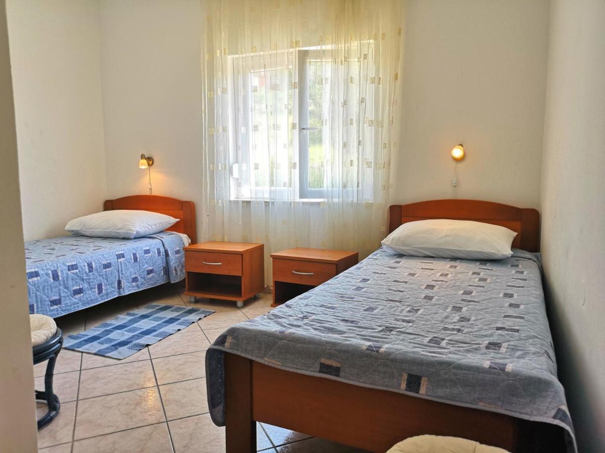 Apartments With A Swimming Pool Banjol, Rab - 11382 Екстериор снимка
