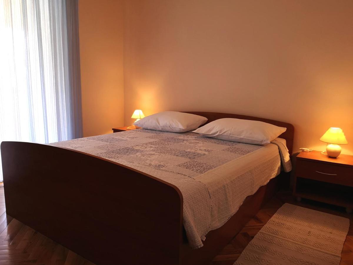 Apartments With A Swimming Pool Banjol, Rab - 11382 Екстериор снимка