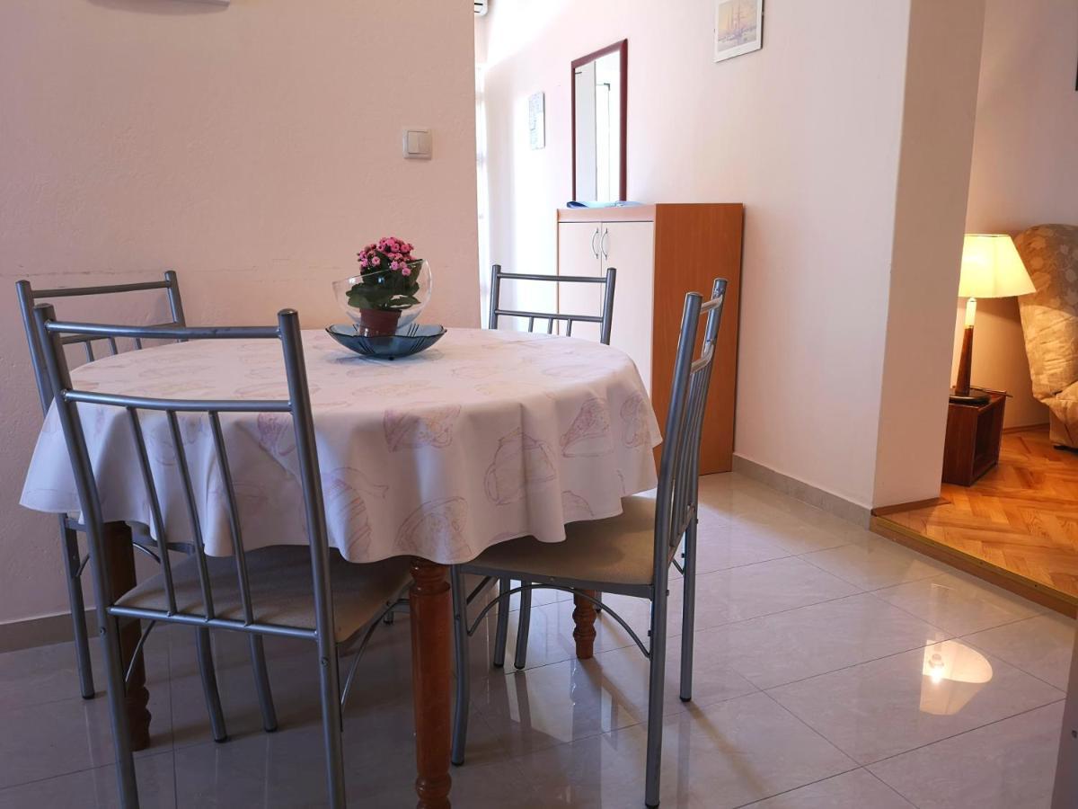 Apartments With A Swimming Pool Banjol, Rab - 11382 Екстериор снимка