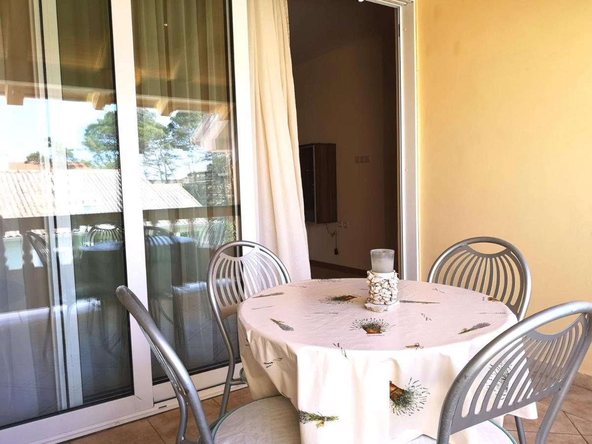 Apartments With A Swimming Pool Banjol, Rab - 11382 Екстериор снимка