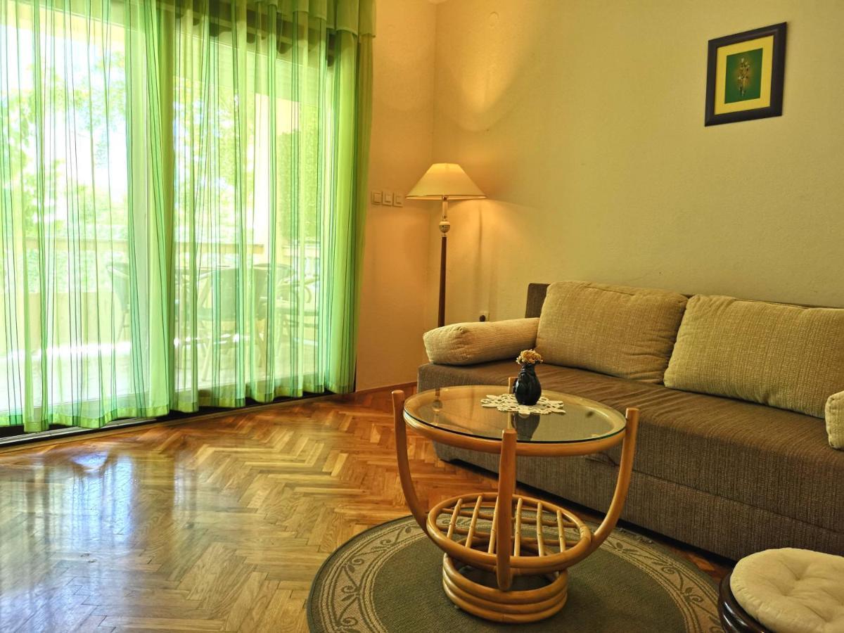 Apartments With A Swimming Pool Banjol, Rab - 11382 Екстериор снимка