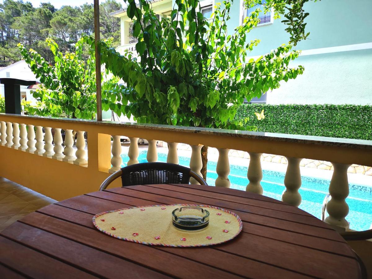 Apartments With A Swimming Pool Banjol, Rab - 11382 Екстериор снимка